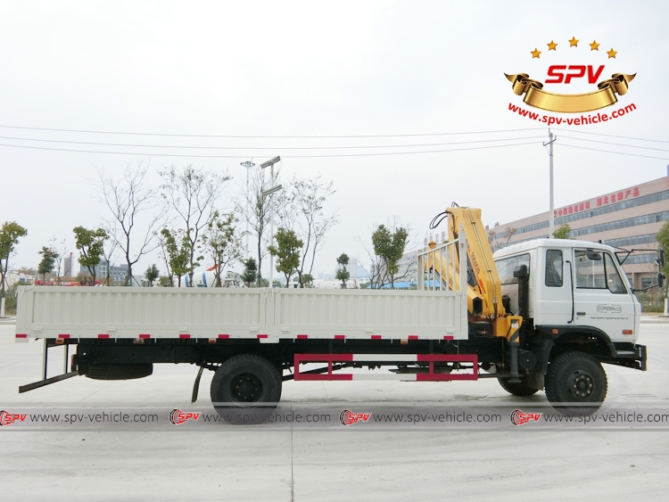 Side view of 5 Ton Self loader truck Dongfeng